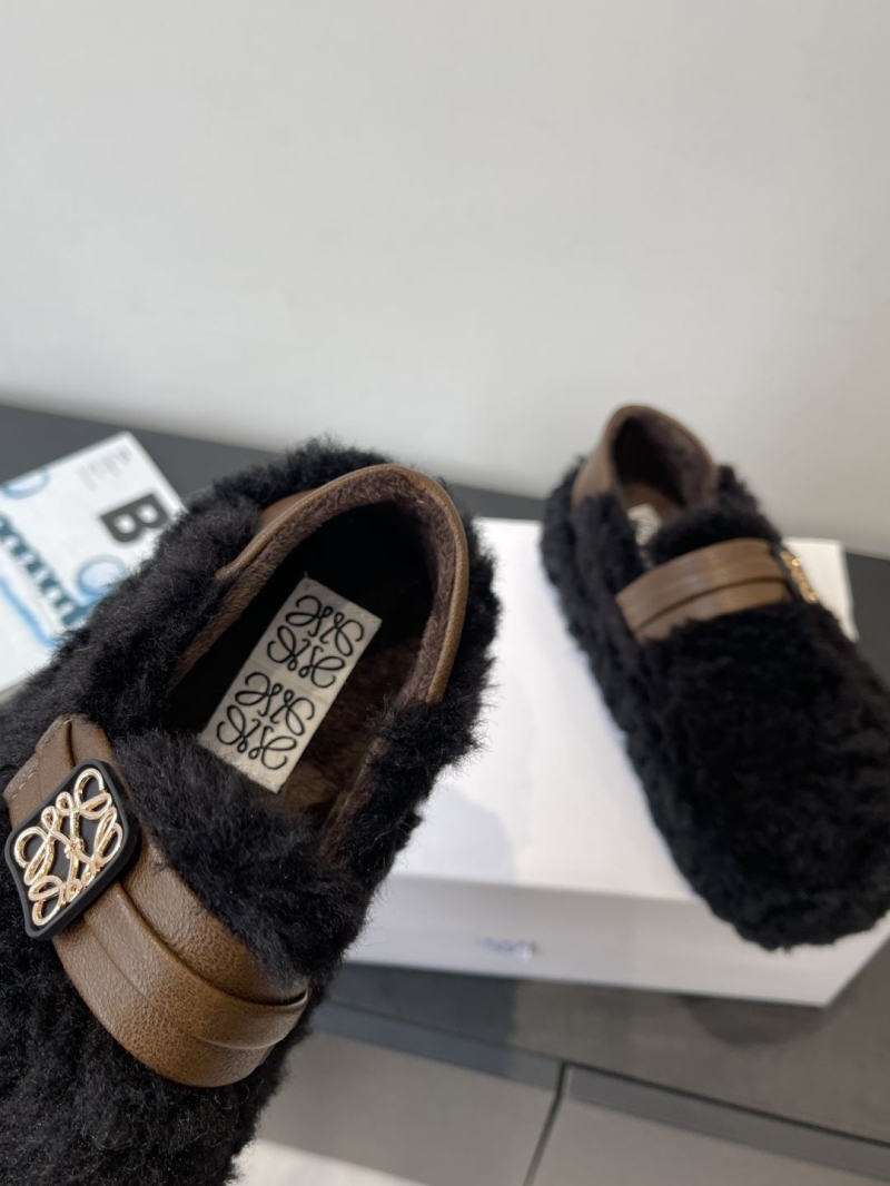 L0ew* slippers